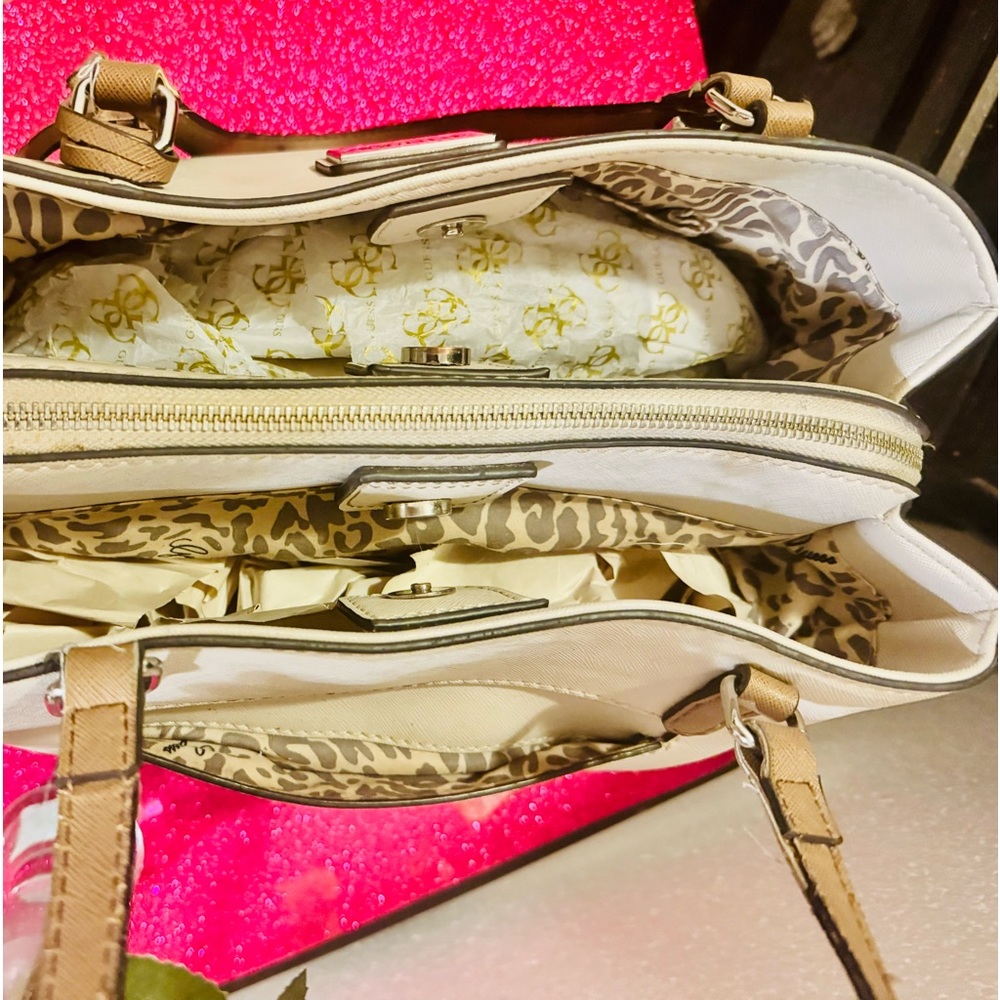 “Guess” Large hand Bag - Picture 10 of 16